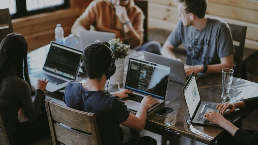 Shopify vs Squarespace Customer Support Shopify vs Squarespace: Which Is Better for eCommerce?